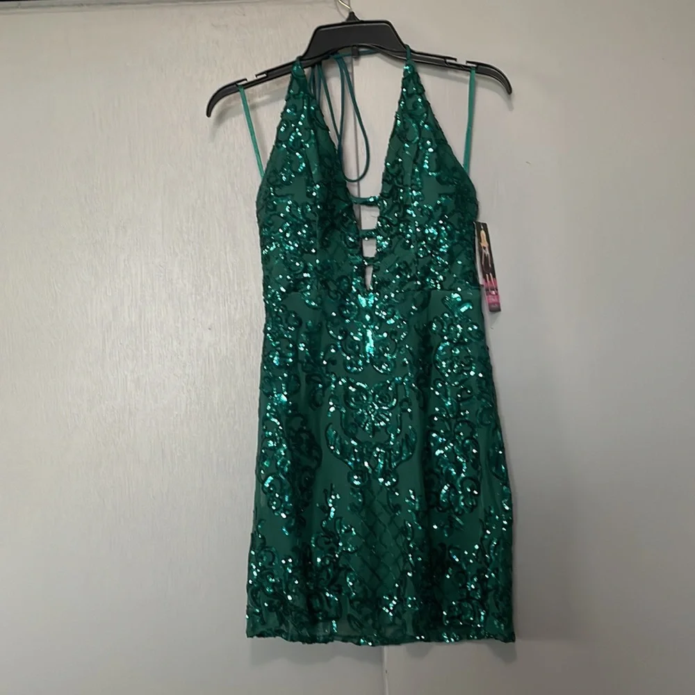 Junior’s Emerald Sequin Dress - Picture 7 of 7